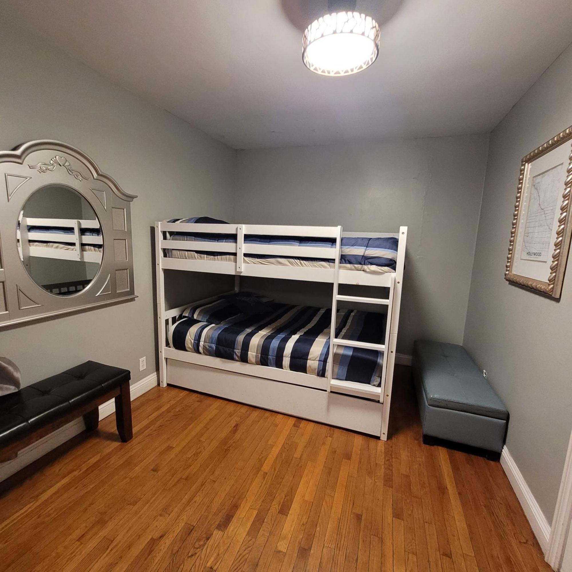 Hébergement de vacances 3 Bedroom 2 Bath With Jacuzzi Near Beverly Hills, Wi-fi, Jacuzzi, Roku, Bbq, Giant Games Family Fun *